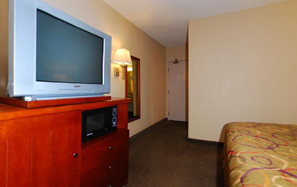 California Inn And Suites Бейкерсфилд Экстерьер фото
