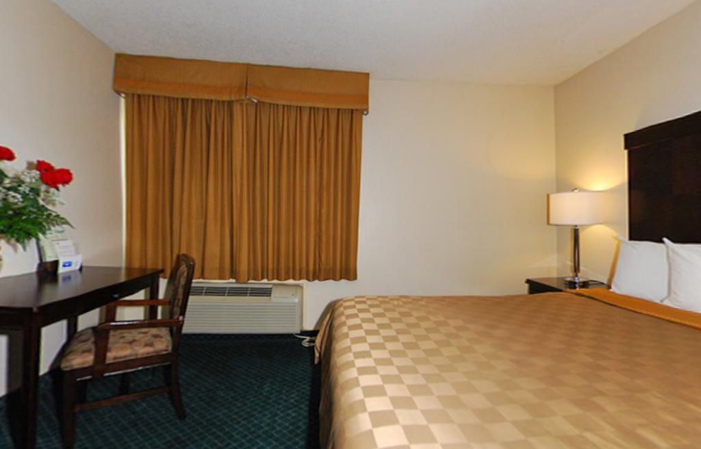 California Inn And Suites Бейкерсфилд Экстерьер фото